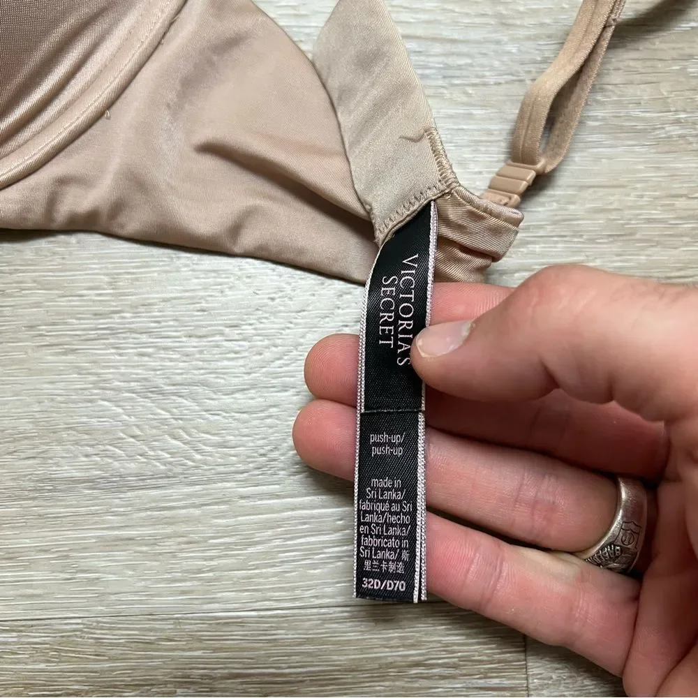 Victorias Secret lot of 3 Very Sexy Bras & 1 Bathing Suit Top Size 32D